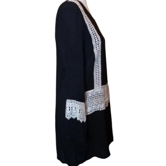 HOT & DELICIOUS BLACK LONG SLEEVE MINI-DRESS/TUNIC TOP W/EMBROIDERED TRIM. - Picture 3 of 9